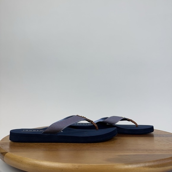 New NWT Tommy Hilfiger Navy Blue Patterned Thong Sandals Flip Flops Size 7 M - Picture 1 of 8